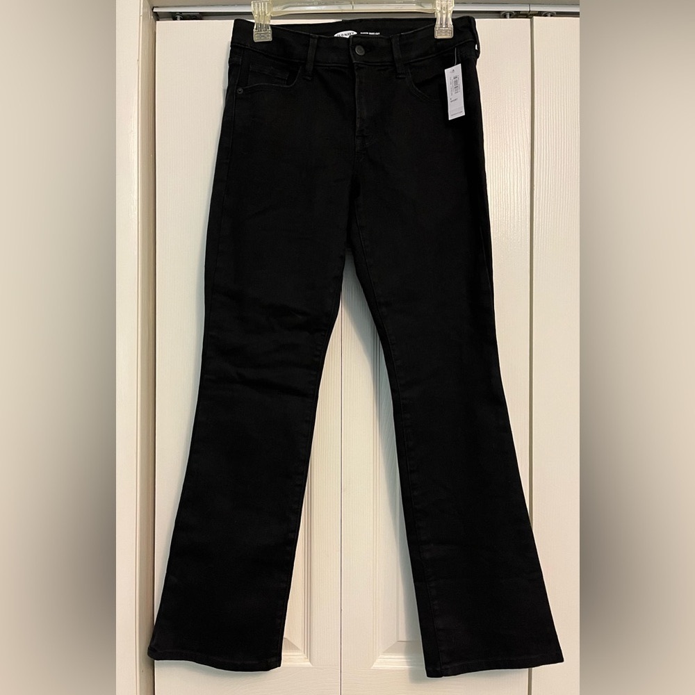 Never worn Black Old Navy Women’s Bootcut Jeans, size 6 short